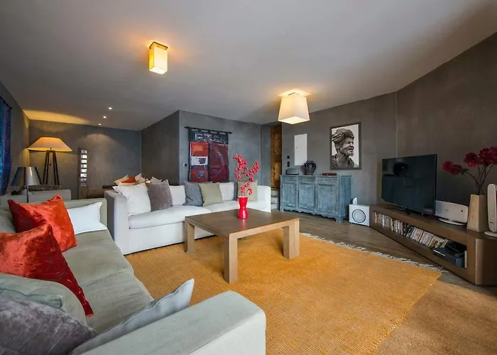 Refined With Scenic Views * 韦尔比耶