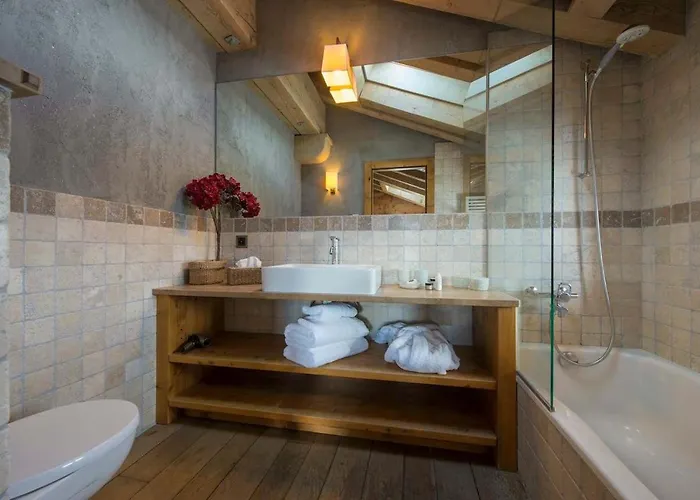 Refined With Scenic Views 别墅