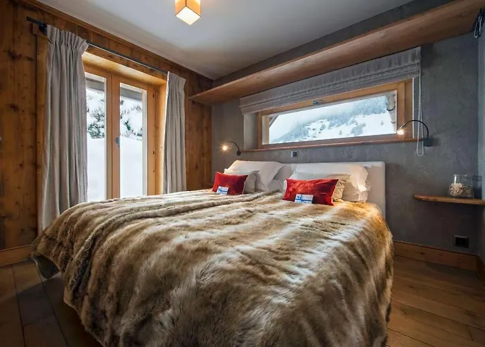 别墅 Refined With Scenic Views